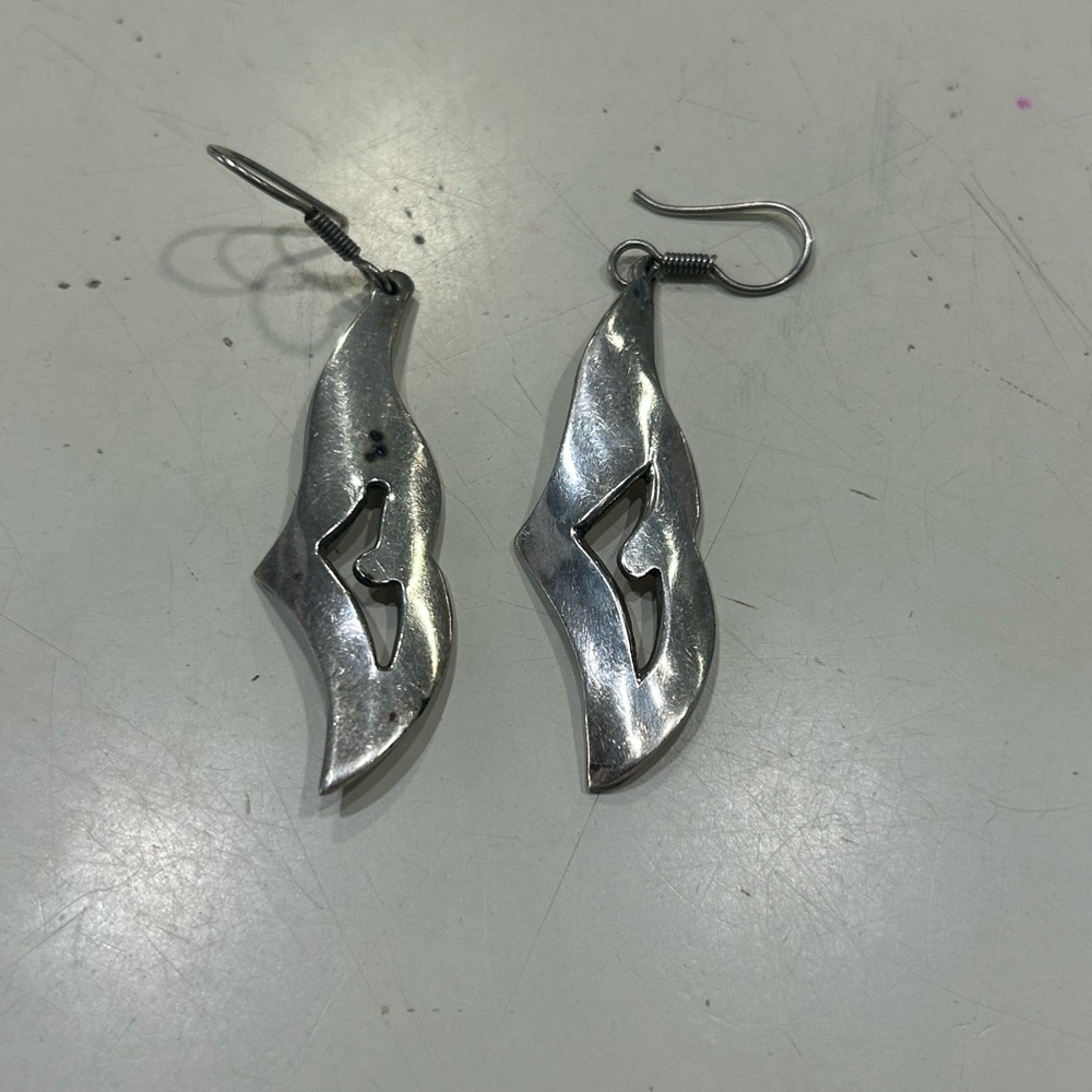 Sleek Silver Earrings with Twisted Design and Polished Finish